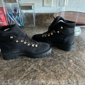 Brand new never worn there is no tag